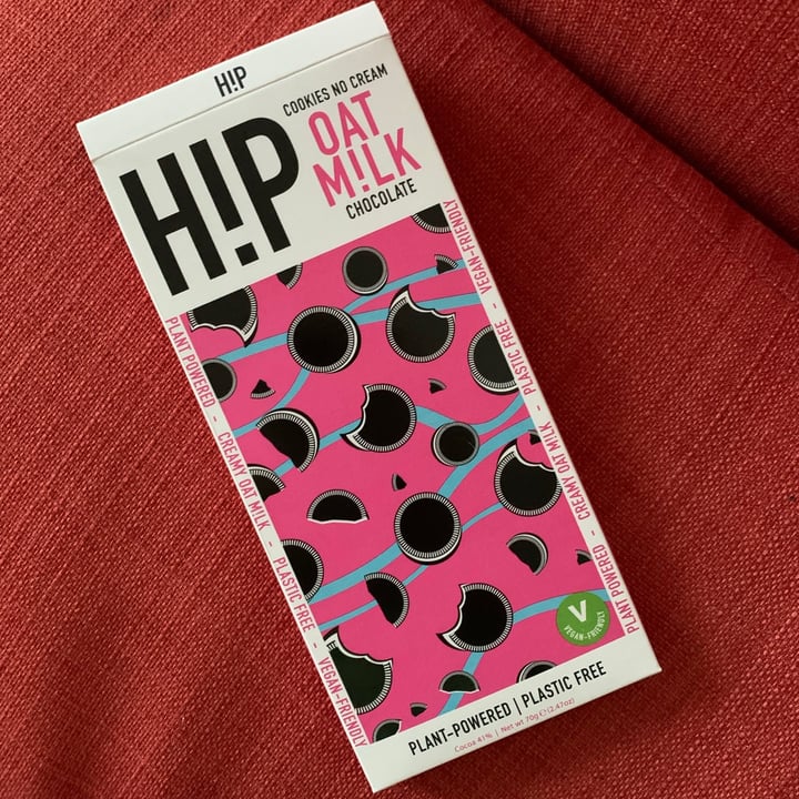 photo of HIP (H!P) Cookies No Cream Oat M!lk Chocolate Bar shared by @veganosa on  17 Jul 2021 - review