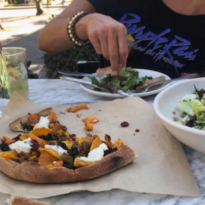 review photo of True Food Kitchen Butternut Squash Pizza shared by @jpova on 08 Nov 2020 - review