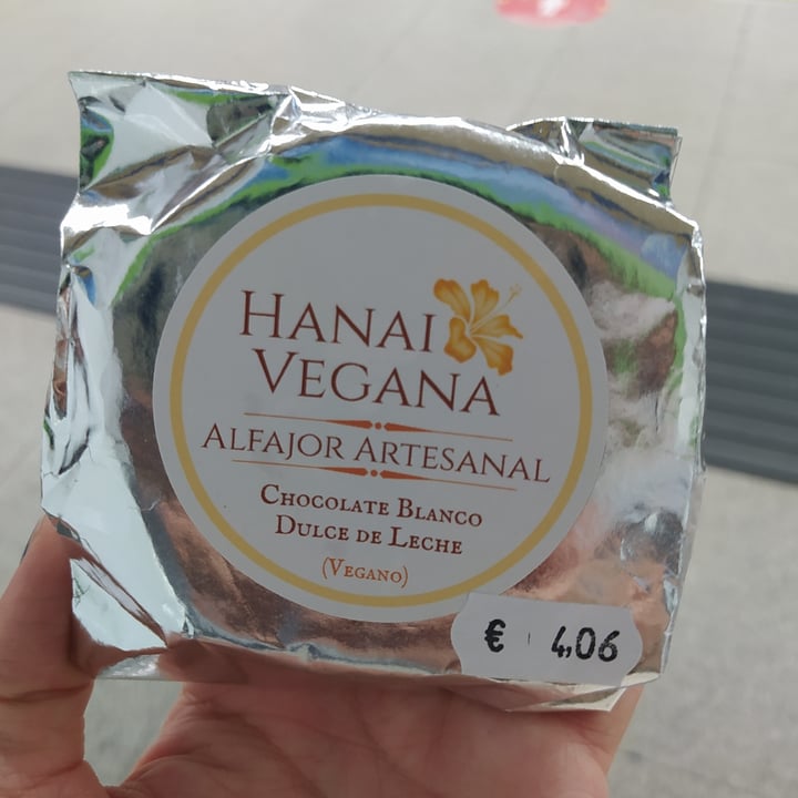 photo of Hanai Vegana Alfajor Chocolate Blanco shared by @pitufa on  21 May 2021 - review