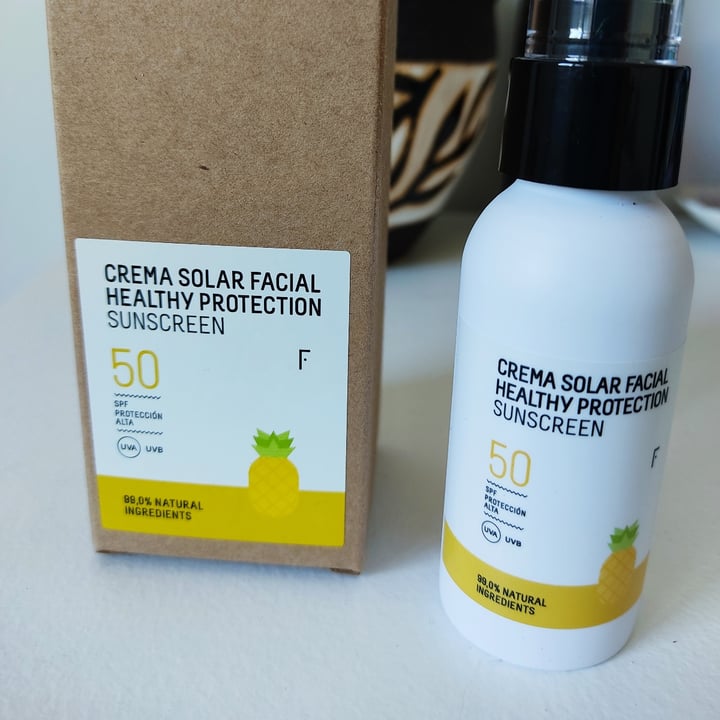 photo of Freshly Cosmetics Crema solar facial shared by @paquitorres on  29 May 2021 - review