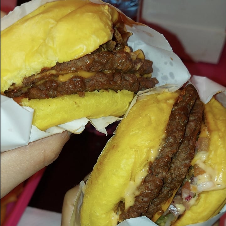 review photo of VEGAN FOX Hamburguesa Crispy shared by @horsac on 06 Nov 2021 - review