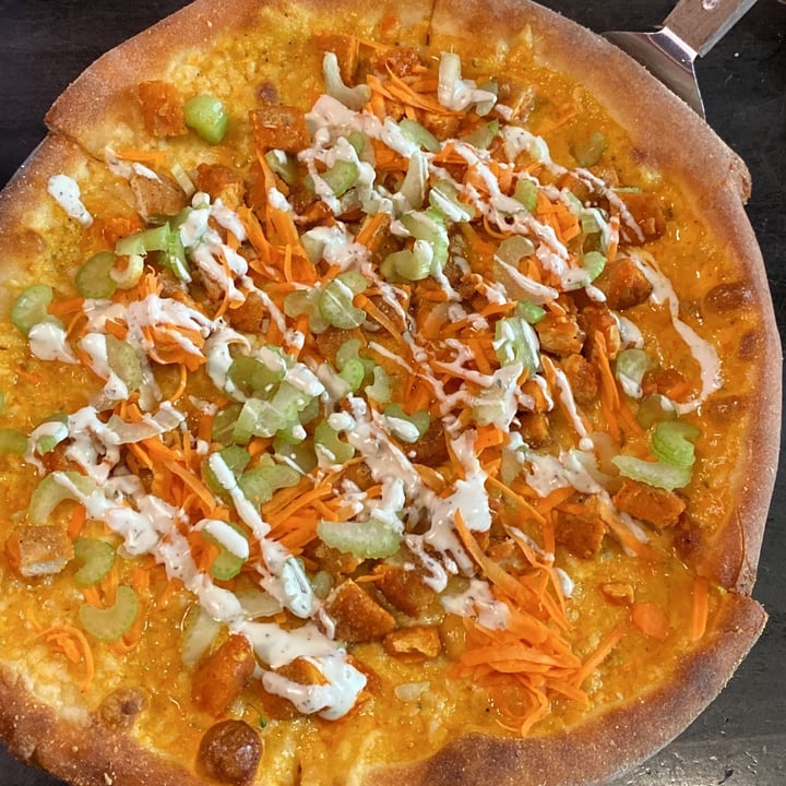 review photo of Slice of Vegas | Pizza Kitchen & Bar Vegan bufalo pizza shared by @karla93 on 25 Jun 2022 - review