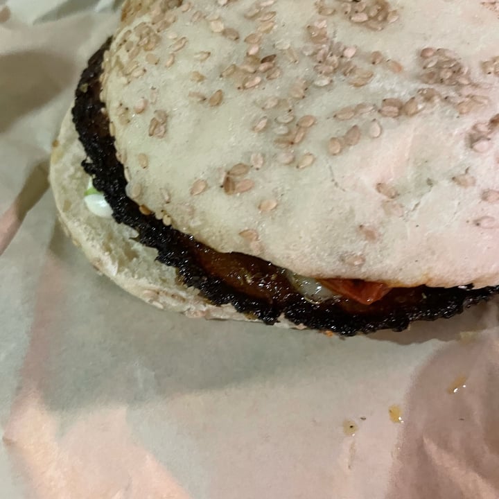 review photo of Plante Lab P-Burger shared by @lauraccontrafatto on 08 Oct 2022 - review