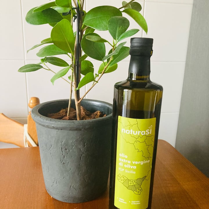 photo of Natura Sì olio extra vergine di oliva I.G.P sicilia shared by @federicathewitch on  27 Jun 2022 - review