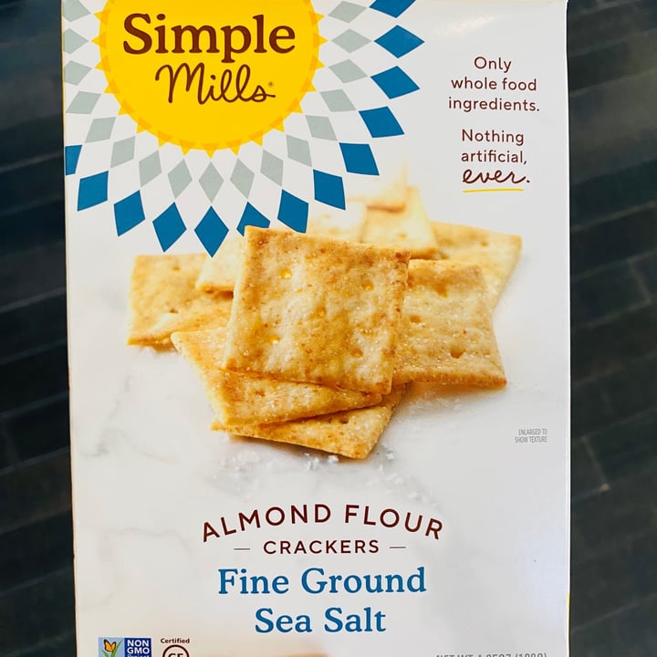 photo of Simple Mills Fine Ground Sea Salt Almond Flour Crackers shared by @beckyyy on  22 Feb 2021 - review