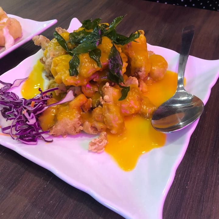 photo of New Fut Kai Vegetarian Restaurant Deep Fried Abalone Mushroom with Special Pumpkin Sauce shared by @meltingpotatoes on  14 Apr 2022 - review