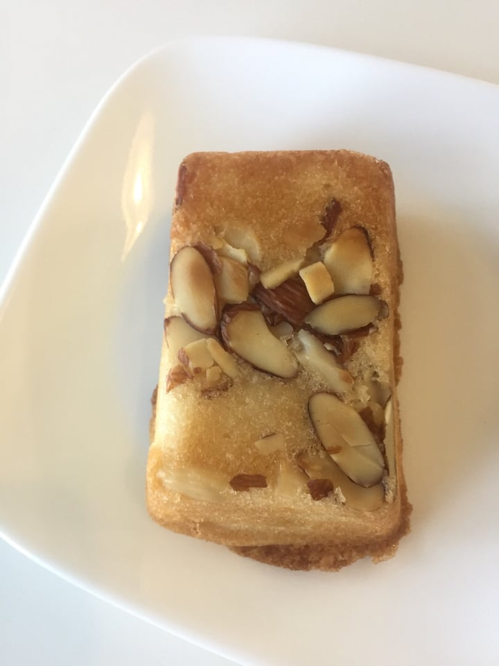 photo of Carina's Bakery Almond Cake shared by @klc on  03 Aug 2018 - review