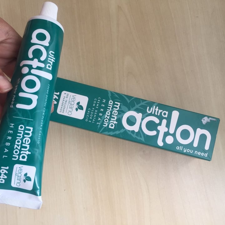 photo of Ultra action Creme dental Ultra Action shared by @clarinha012356789 on  26 May 2022 - review