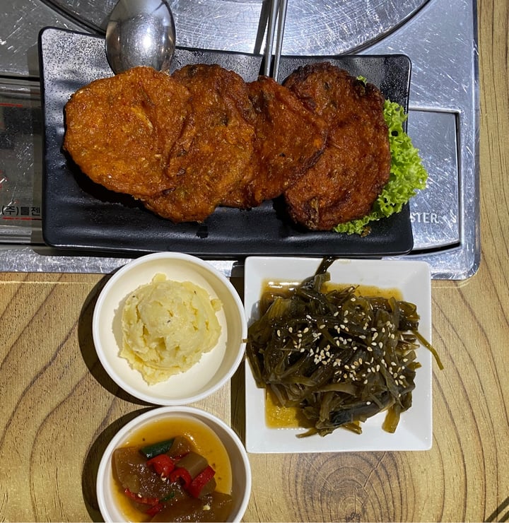 photo of The Boneless Kitchen Kimchi Jeon (Kimchi Pancake) shared by @piggy-egg on  15 Dec 2020 - review