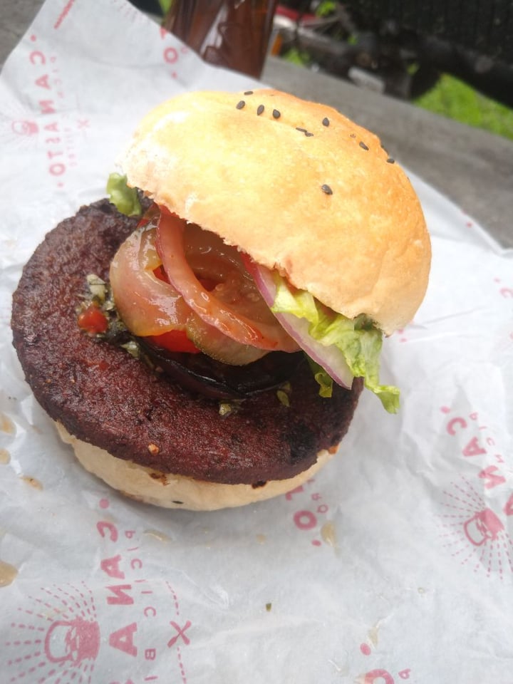 photo of Canasto Picnic Bistrò Hamburguesa VEGANBURGUER shared by @colombianavegana on  15 Mar 2020 - review