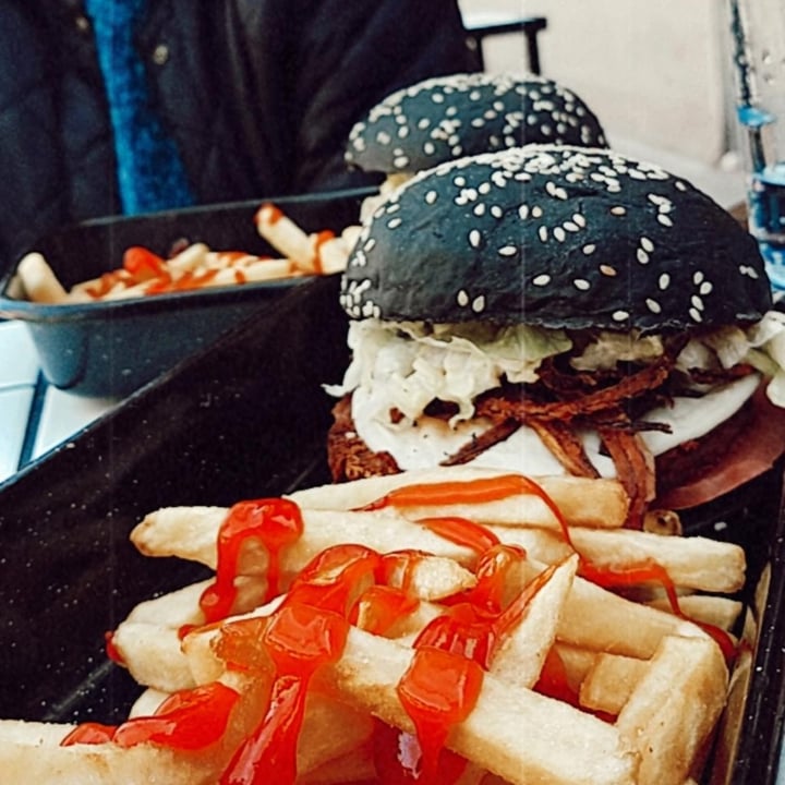 photo of Williamsburg Burger Bar Not Willy shared by @celinap on  22 Jul 2021 - review