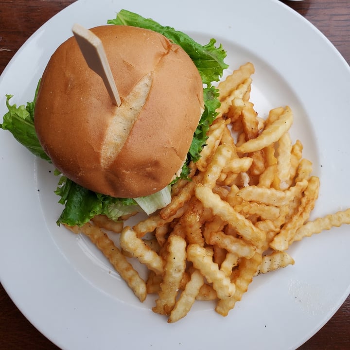 review photo of Swans Brewery, Pub & Hotel Vegan Royal With Cheese shared by @flycrayon on 19 Oct 2021 - review