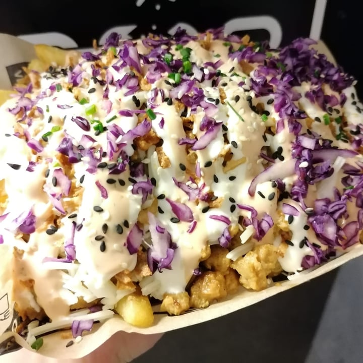 photo of Mad Mad Vegan Supreme yaya fries shared by @sandoralosmios on  13 Jul 2020 - review