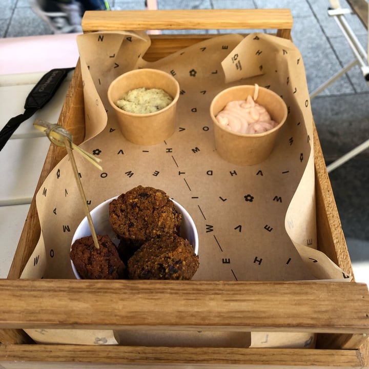 review photo of Flower Burger Flower bombs shared by @nonnadane on 01 May 2022 - review