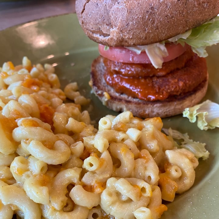 photo of Southern Charm Kitchen Hot Chicken and vegan Mac and cheese shared by @cetteviephoto on  24 Jul 2021 - review