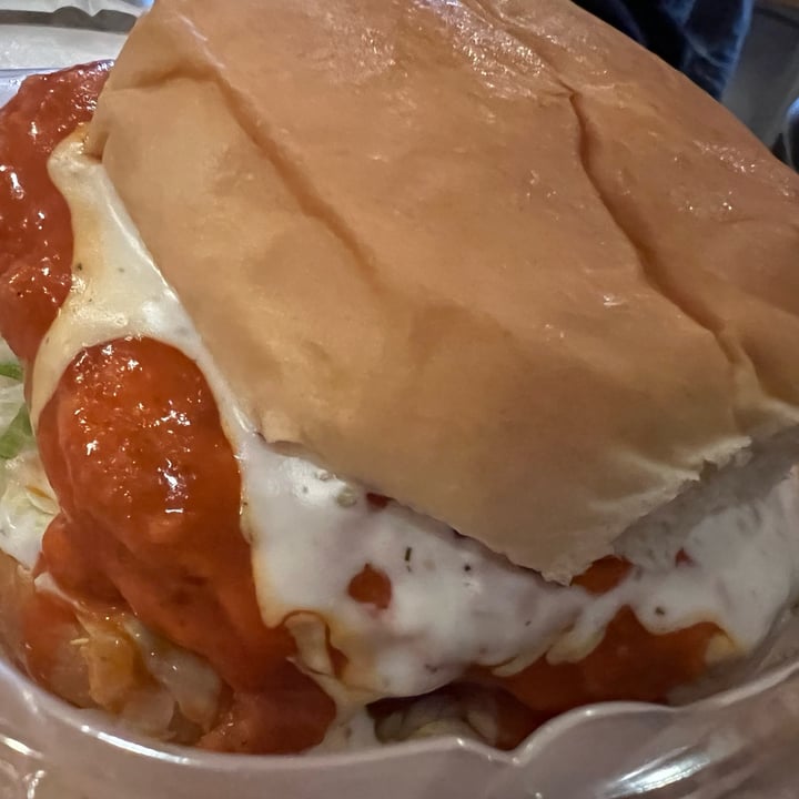 photo of Vuture Food Buffalo ranch chik’n sandwich shared by @keeponveganon on  18 Jun 2022 - review