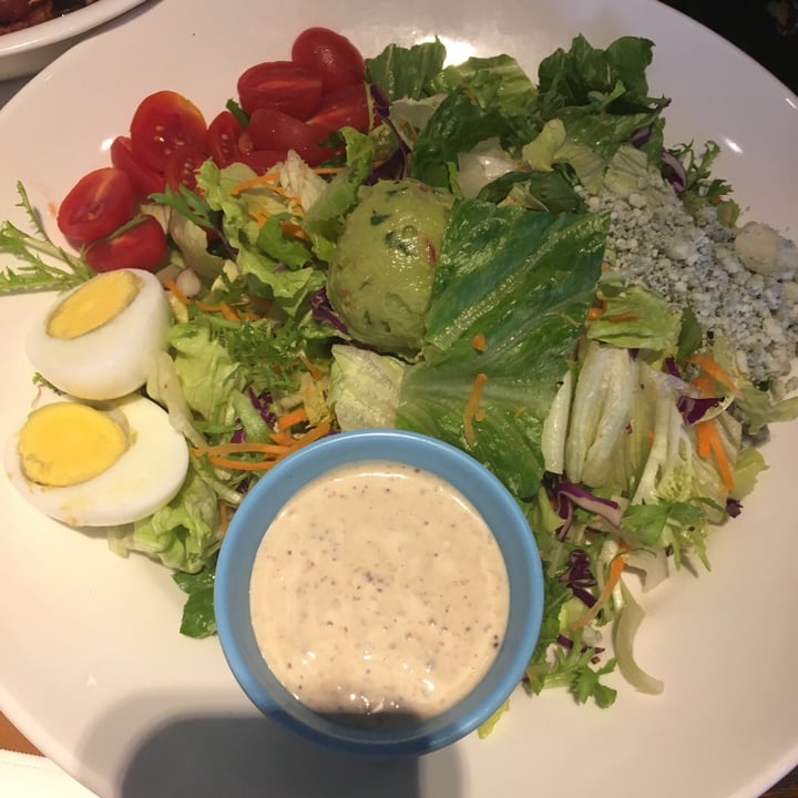 review photo of TGI FRIDAYS Zhongli Restaurant Cobb Salad shared by @earthlytwins on 19 May 2019 - review