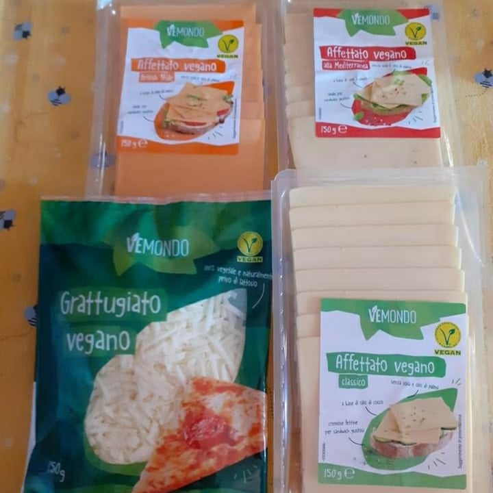 photo of Vemondo Vegan Topping (Vegan Cheese) shared by @pat3282254916 on  07 Oct 2021 - review