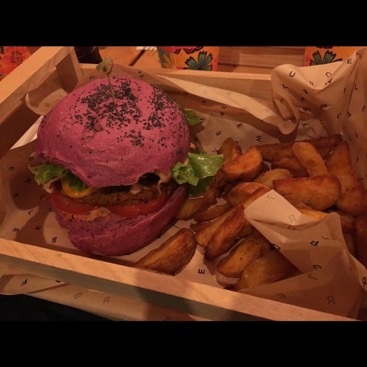 photo of Flower Burger Cherry Bomb shared by @susimix on  14 Apr 2022 - review