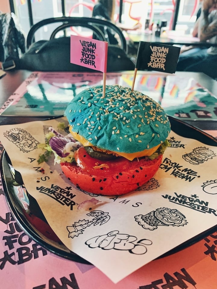 photo of Vegan Junk Food Bar Daddy Mc Chik’n shared by @goodvibesonly on  20 Oct 2019 - review
