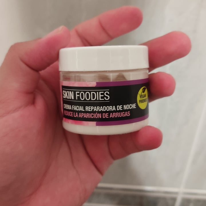 photo of Cien Skin Foodies Crema Facial Reparadora De Noche shared by @alexxzamo on  23 Nov 2021 - review