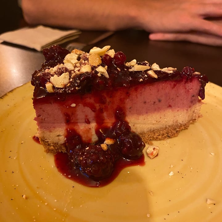 photo of Kong - Food Made With Compassion Cheesecake frutti rossi shared by @3agonm on  07 Jul 2022 - review