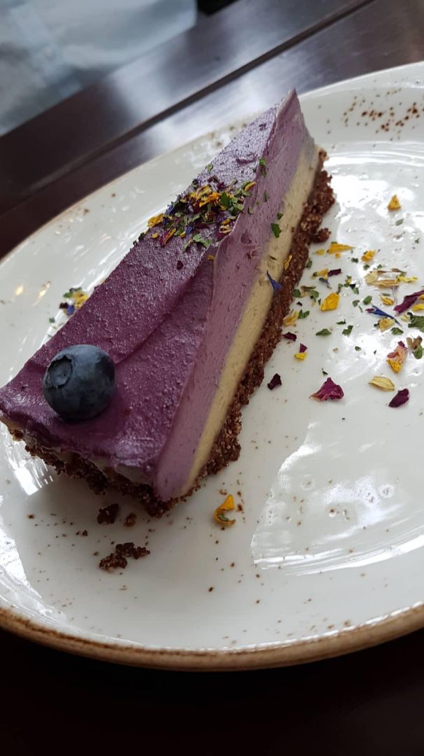 photo of Max Pett Berry Cheesecake (Raw) shared by @olivfnzl on  29 Feb 2020 - review