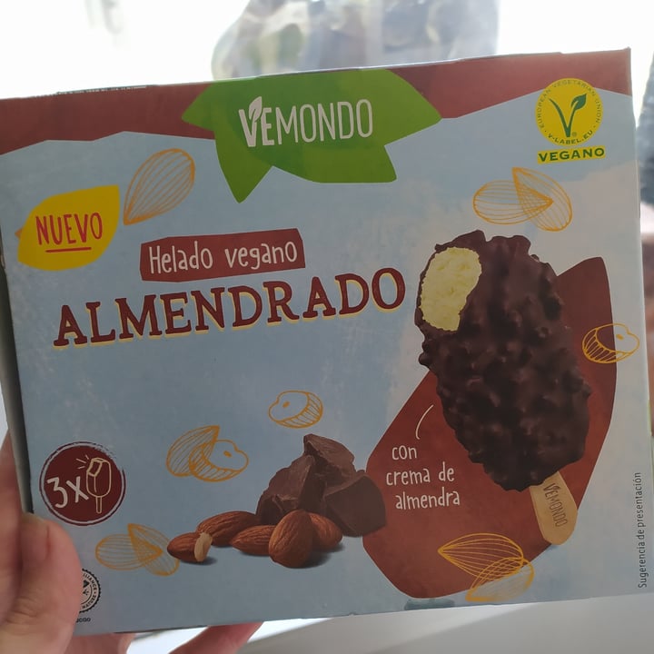 photo of Vemondo Helado vegano almendrado shared by @nutximichu on  13 Aug 2021 - review