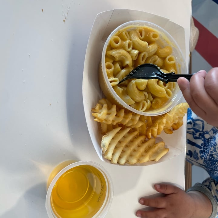 review photo of Meta Burger Kid Meal shared by @nicolemanoo on 27 Dec 2021 - review