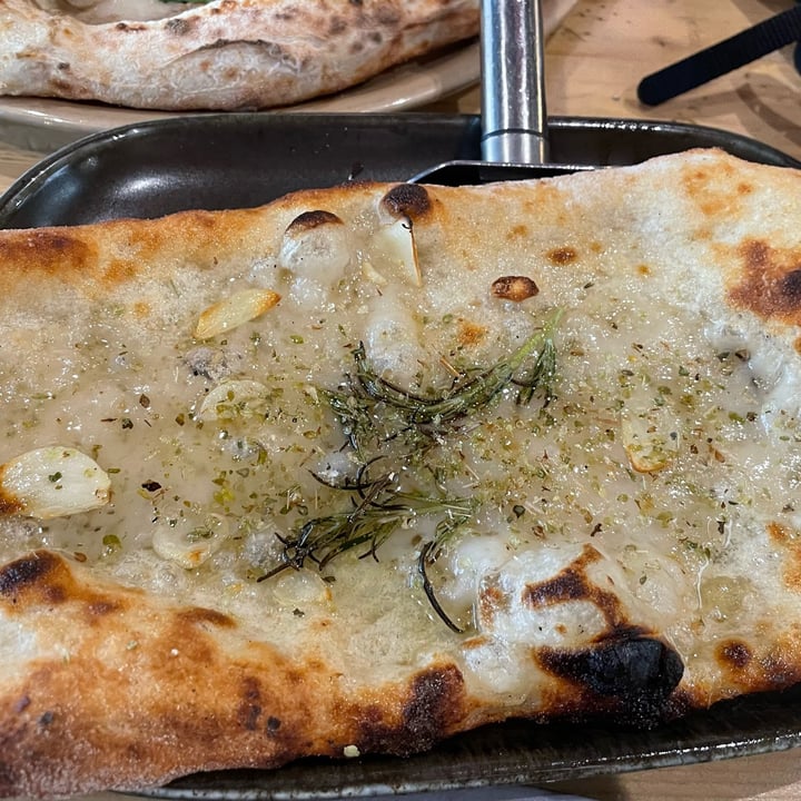 review photo of Purezza Brighton GARLIC SOURDOUGH shared by @smileypotato on 17 Jul 2022 - review