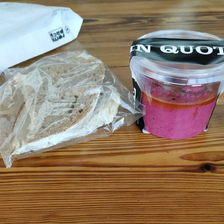 photo of Le Pain Quotidien Hummus Remolacha shared by @cassiot on  08 Jan 2023 - review