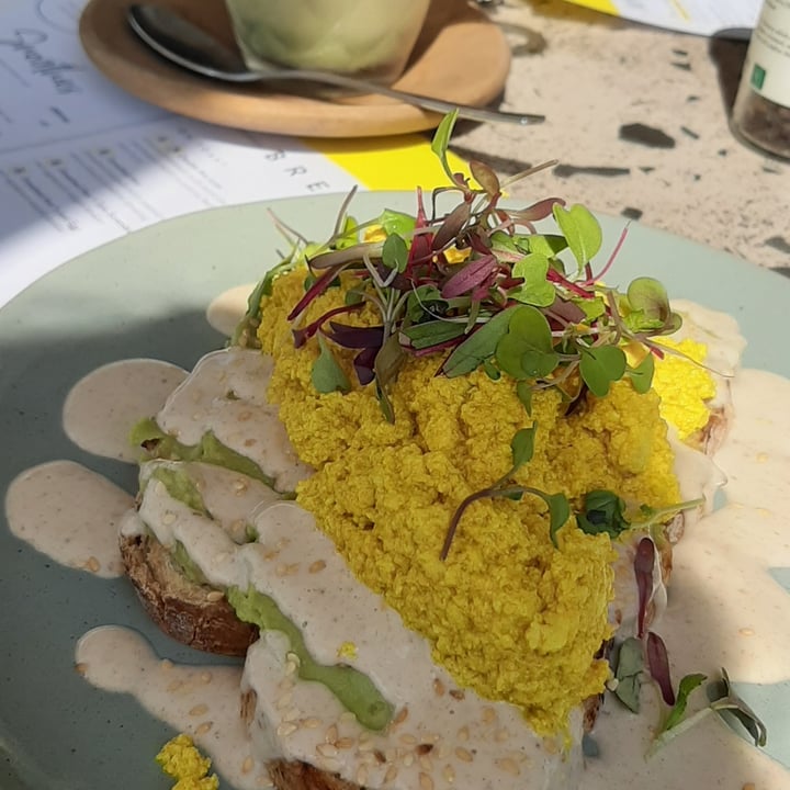 photo of Lexi's Healthy Eatery Smashed avo And Scrambled Tofu shared by @jaimeletts on  14 Sep 2021 - review