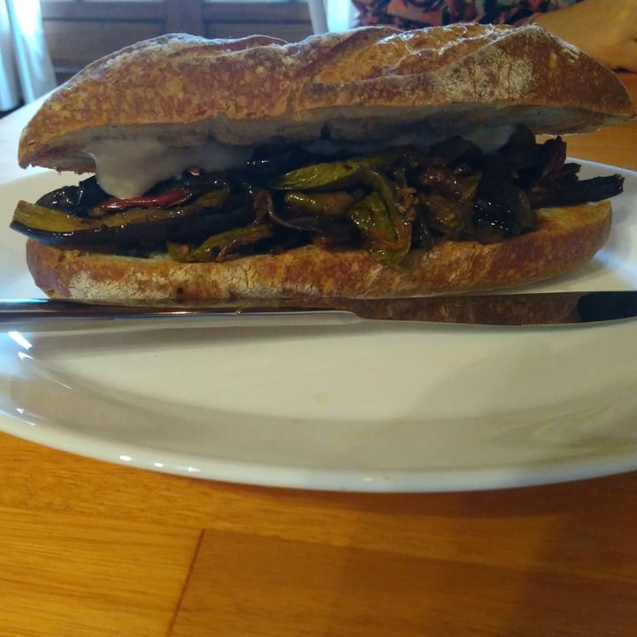 photo of Punto Andes cafe de especialidad Sándwich vegano shared by @julipoo on  05 Aug 2021 - review