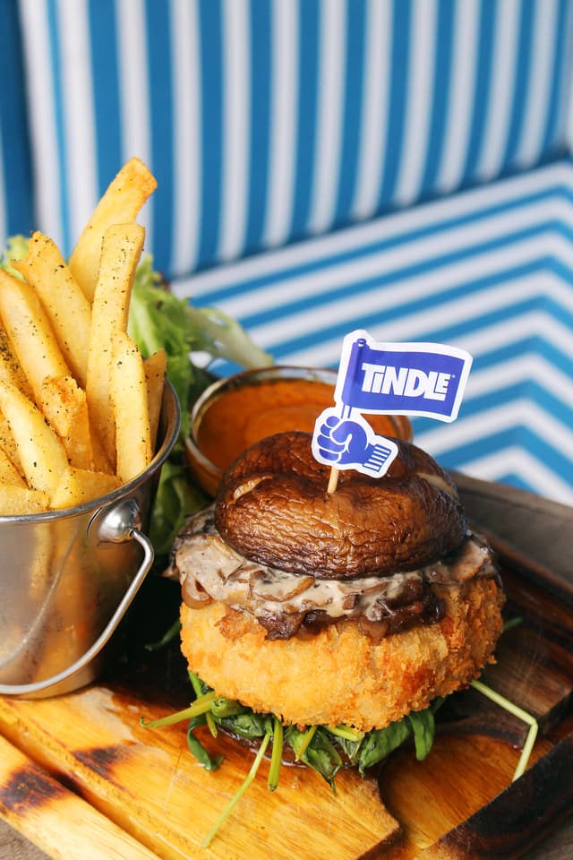 Foto do prato “Portobello & TiNDLE™ “Chicken” Bunless Burger”