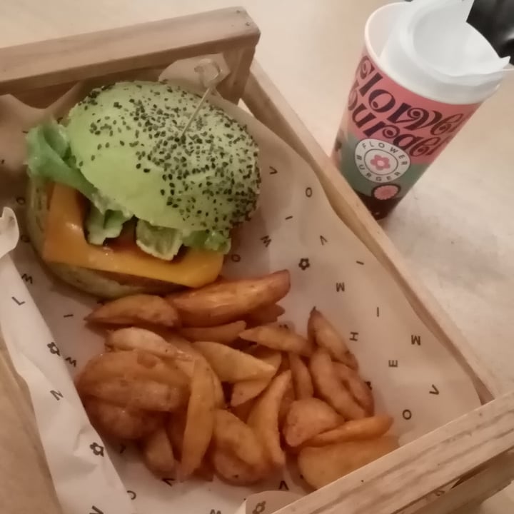 photo of Flower Burger Jungle Burger shared by @valeveg75 on  17 Nov 2022 - review