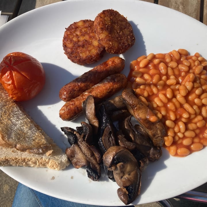 photo of The Weir Bistro Vegetarian Breakfast shared by @hollya113 on  27 May 2022 - review