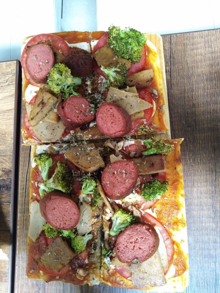 review photo of Samadhi Veggie Food Pizza Full Veggie Meat shared by @eduardovegan on 11 Jan 2020 - review