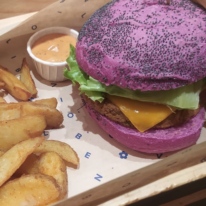 photo of Flower Burger Roma Cherry Bomb shared by @bratkart0ffel on  08 Oct 2021 - review