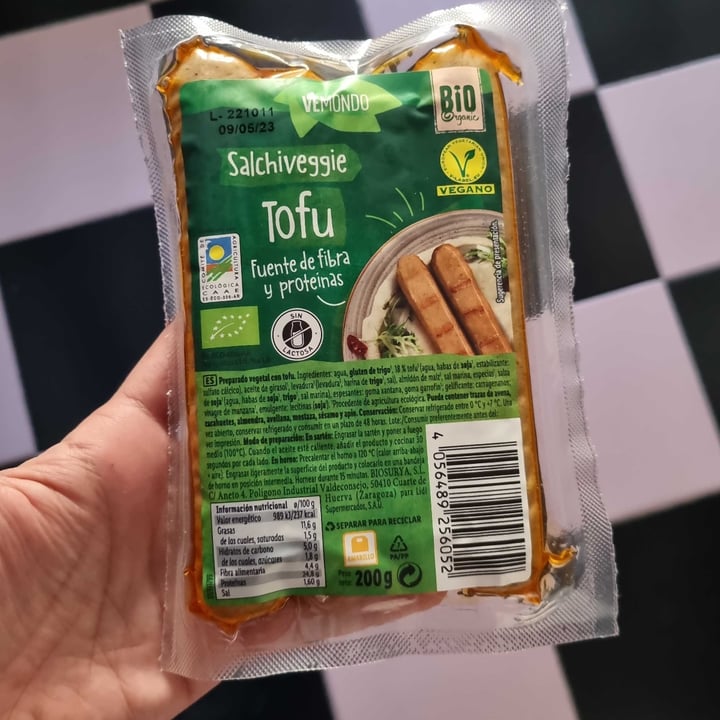 photo of Vemondo salchichas tofu shared by @amparodegata on  11 Nov 2022 - review