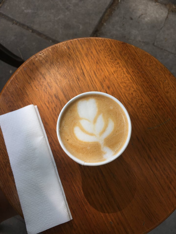 review photo of Vive Café Latte con leche de almendras shared by @garciaevelyn on 03 Feb 2021 - review