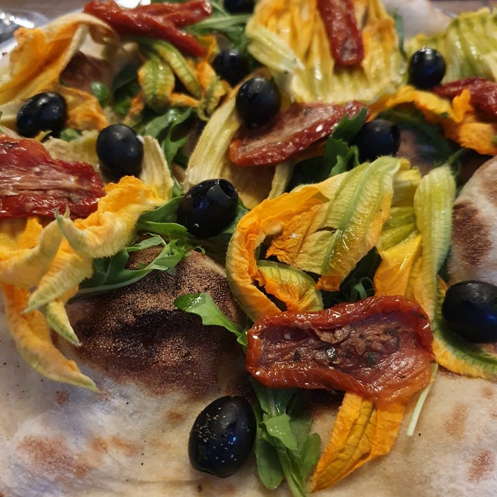 review photo of Condominio Marconi Pizza Fiori Vegan shared by @cribert on 10 Jul 2022 - review