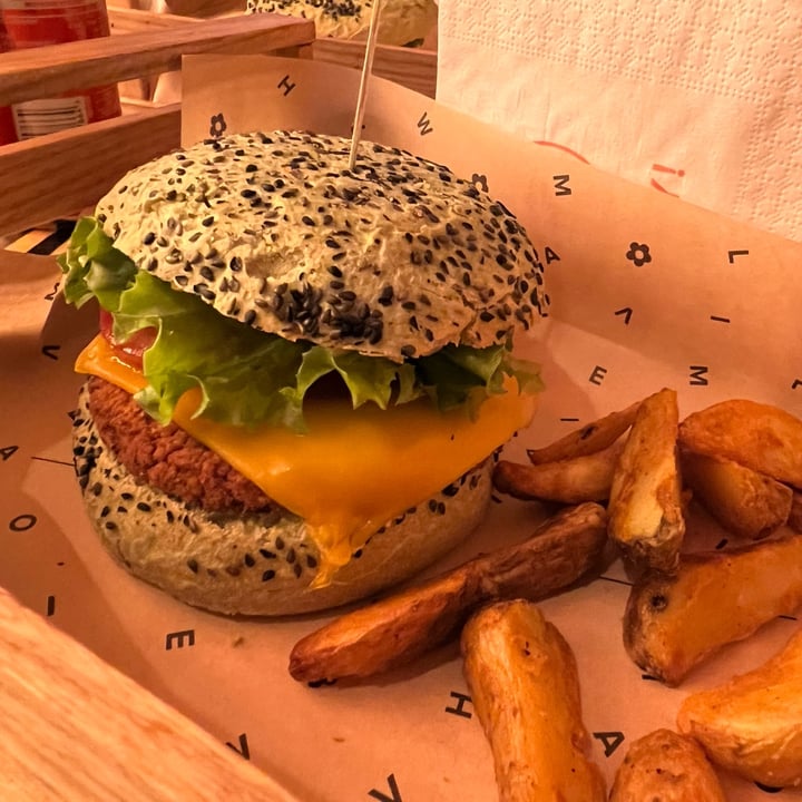 photo of Flower Burger Jungle Burger shared by @clau on  18 Sep 2022 - review