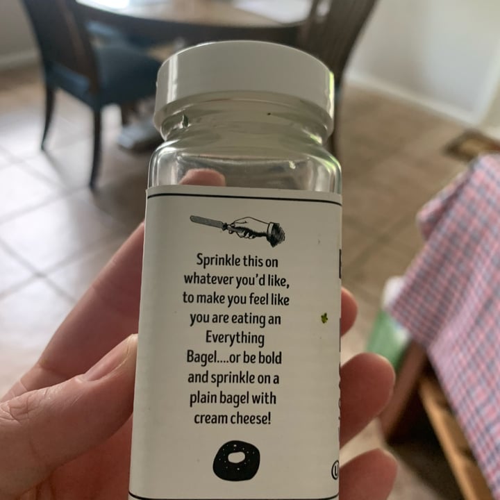 review photo of Trader Joe's Everything But The Bagel Sesame Seasoning Blend shared by @nikkidavisarmstrong on 27 May 2022 - review