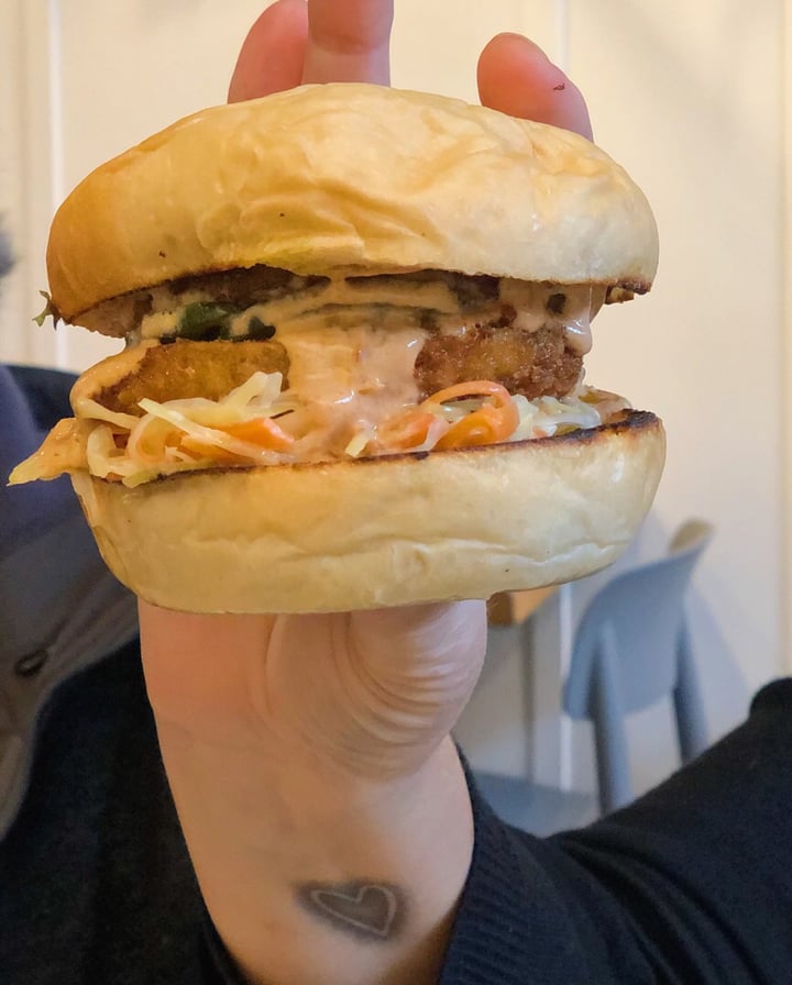 review photo of Plant City Chicken sandwich shared by @theveganpotter on 06 Jan 2020 - review