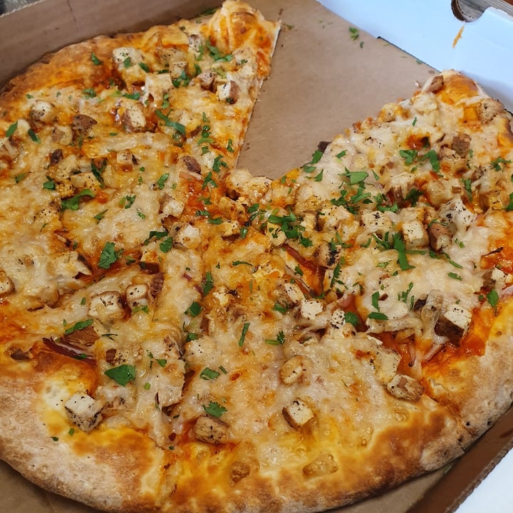 photo of Cruzer Pizza Vegan Buffalo Chicken Pizza shared by @paniwilson on  09 Nov 2021 - review