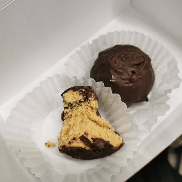 photo of Edible Options Peanut Butter Ball shared by @emberattack on  23 Dec 2020 - review