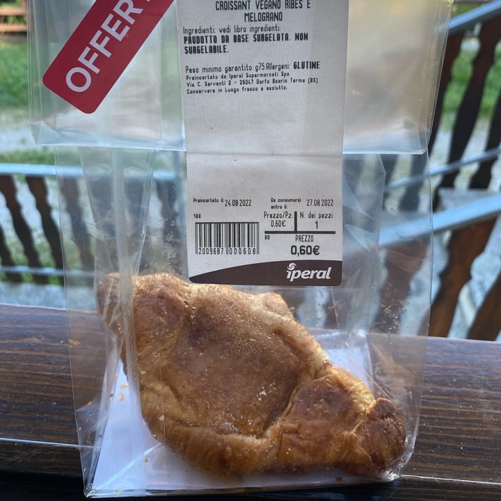 review photo of Iperal reparto Forneria Croissant vegano ribes e melograno shared by @vegpeach on 25 Aug 2022 - review