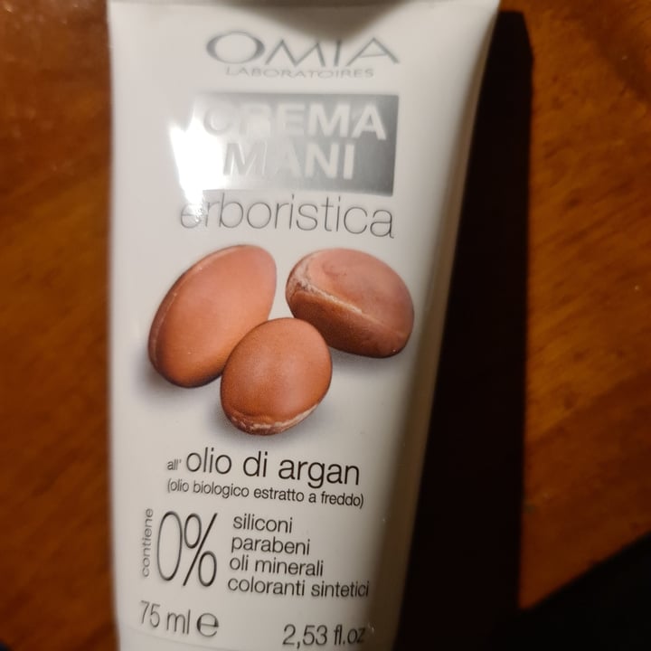 photo of Omia Laboratoires Crema mani all'olio di argan shared by @abillionthebest on  22 Apr 2022 - review