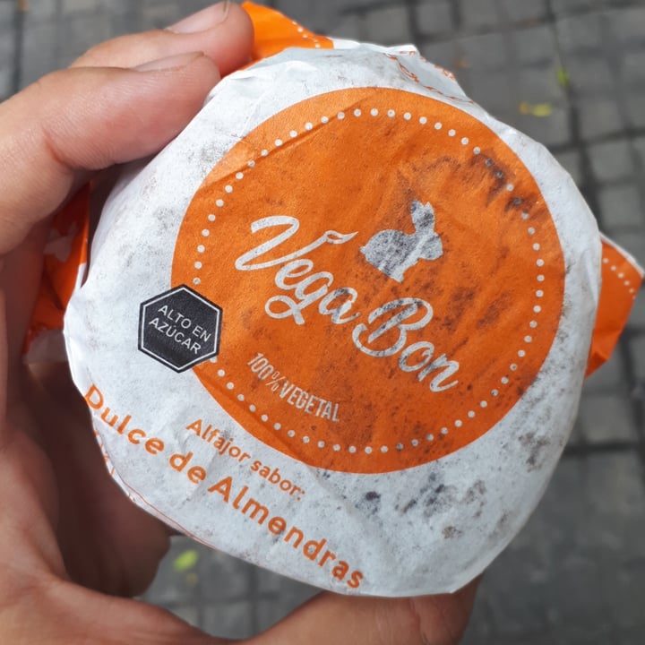 photo of Vega Bon Alfajor de dulce de leche de almendras shared by @avocatto on  17 Feb 2021 - review