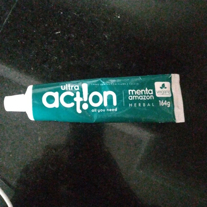 photo of Ultra action Creme dental de menta shared by @zagor on  18 Jul 2021 - review